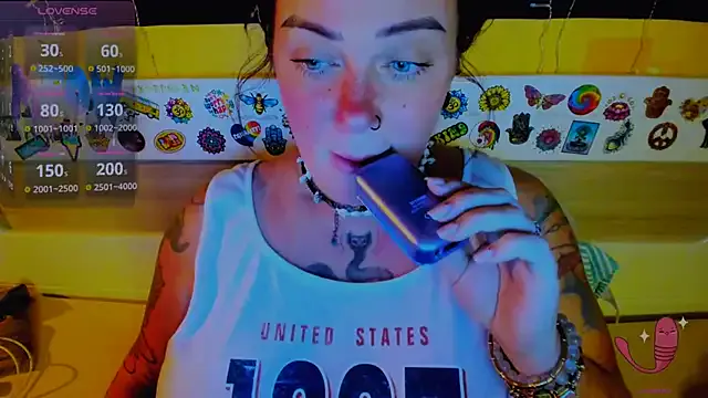 EllieOz from StripChat