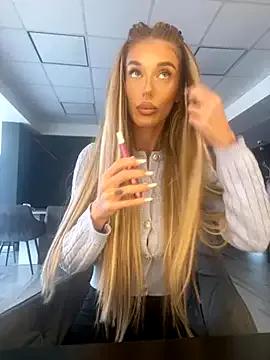 EllieRedd from StripChat is Freechat