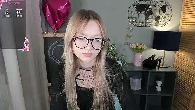 elliupp from StripChat is Freechat
