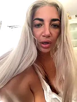 ElsaSinn from StripChat is Freechat