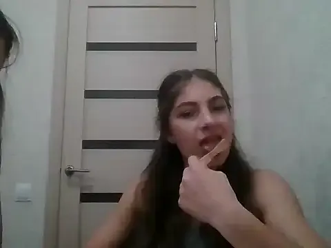 Elyannaa from StripChat is Freechat