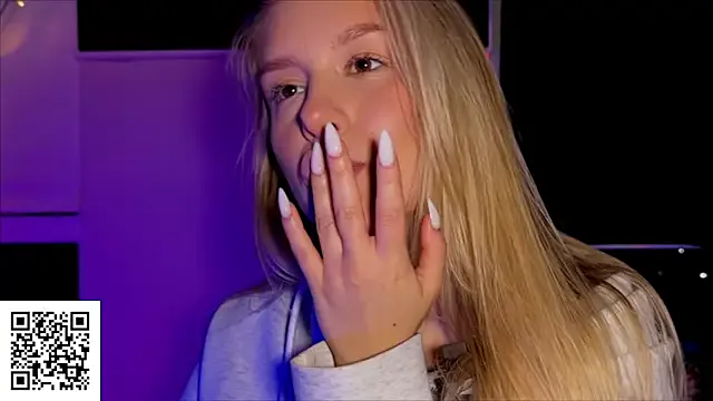 ElysiaXo from StripChat is Freechat