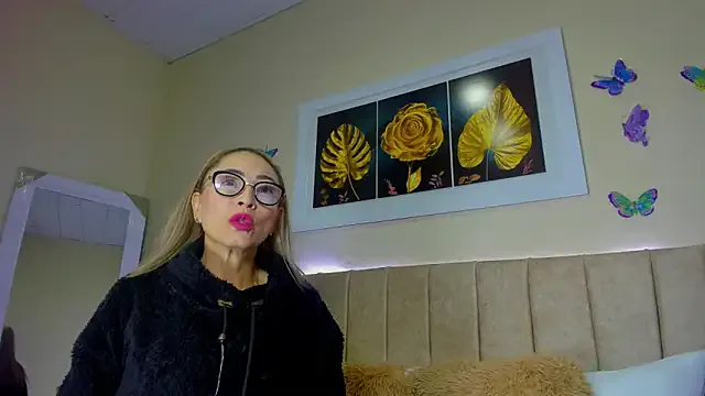 Girls: try live performances with matured performers, from dancing to quirks, in a variety of beautiful sex cams.