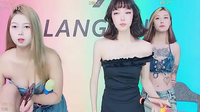 Emeralds_Girls from StripChat is Freechat