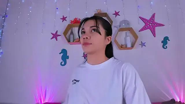Emiily_Parkerr from StripChat is Freechat