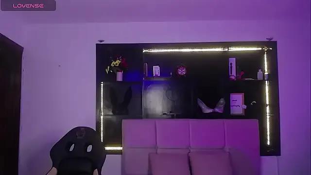 emiily_smith1 from StripChat is Freechat