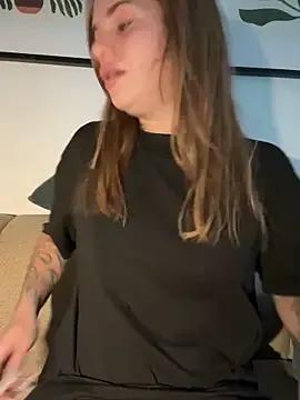 EmiliaCatalina from StripChat is Freechat