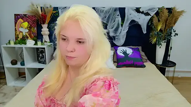 EmillyRogers from StripChat is Freechat