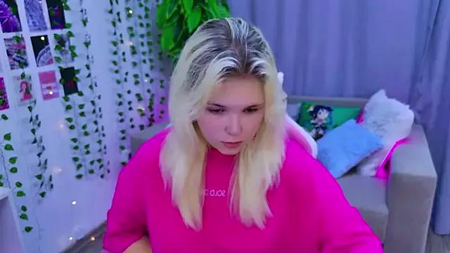 EmillyRogers from StripChat is Freechat