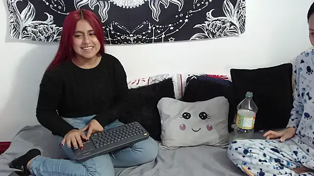 emily_n_abby from StripChat is Freechat