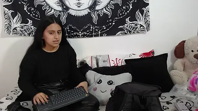 emily_n_abby from StripChat is Freechat