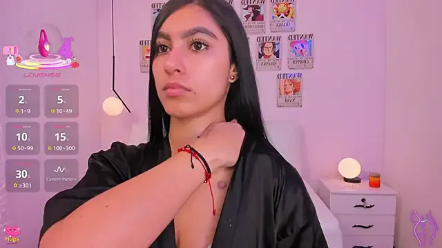 Emily_roux from StripChat is Freechat