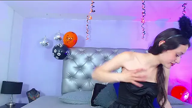 Emily_Swiftt from StripChat is Freechat