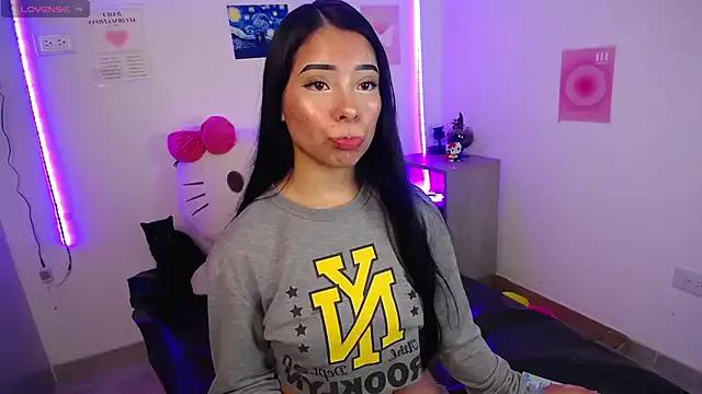 Emilybutterfly1 from StripChat is Freechat