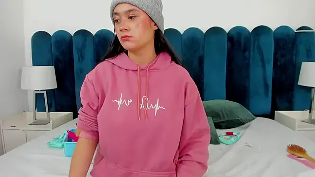 EmilyHanks_ from StripChat is Freechat