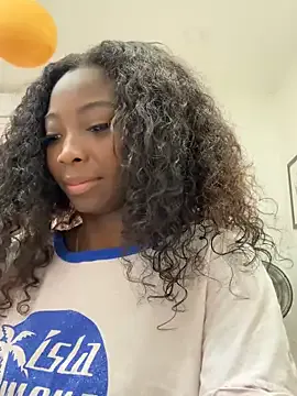 EmilyKisx from StripChat is Freechat