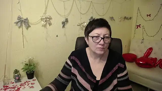 EmilyL0ve from StripChat is Freechat