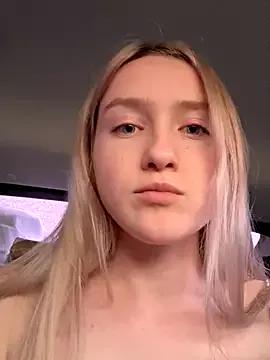EmilyMood from StripChat is Freechat