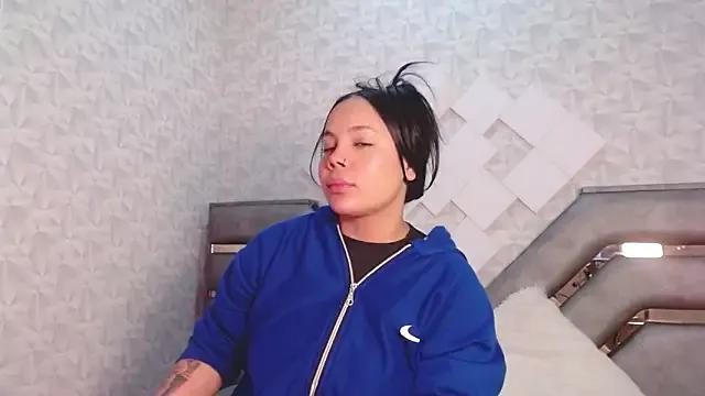 EmilyQueen3x from StripChat is Freechat