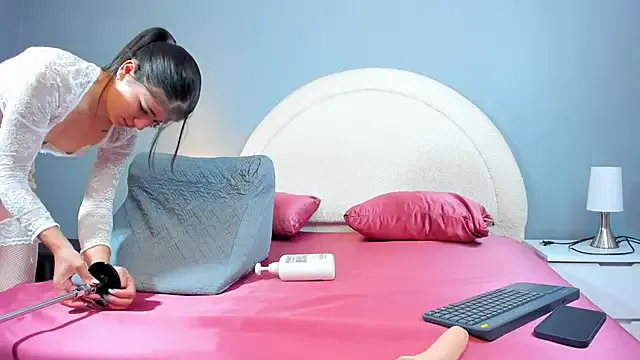 emilytowzen from StripChat is Freechat