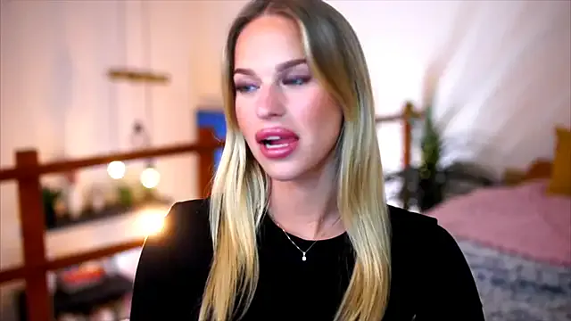 Emilyvanroessel from StripChat is Freechat