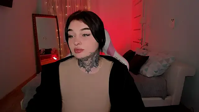 EmilyWoods_ from StripChat is Freechat