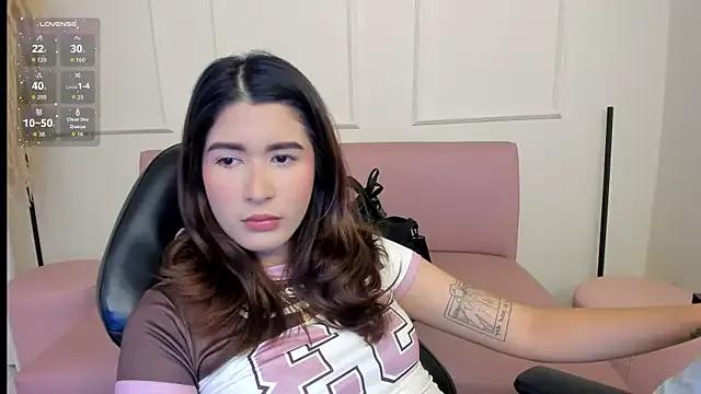 emilyycute_ from StripChat is Freechat