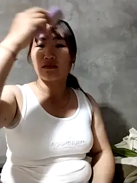 emini-xx from StripChat is Freechat