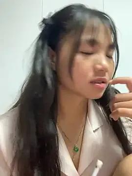 Emlyly-18 from StripChat is Freechat