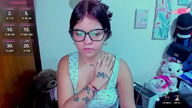 Emma_boo from StripChat is Freechat