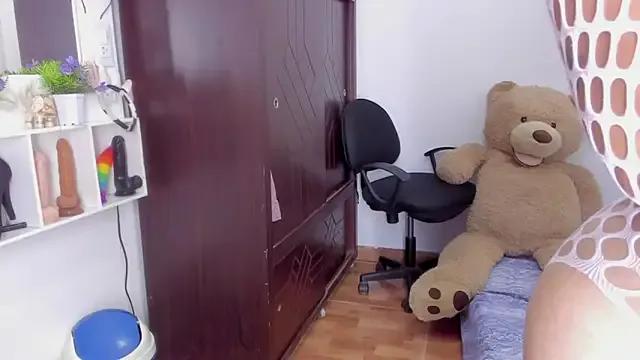 Emma_lean from StripChat is Freechat