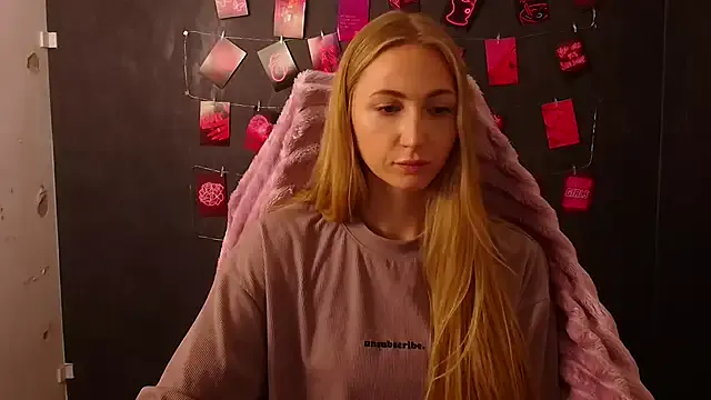 Emma_Moonlightt from StripChat