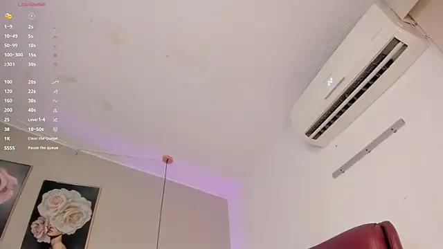 Emma_Thompsson from StripChat is Freechat