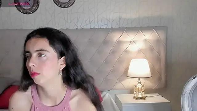 EmmaaGrey from StripChat is Freechat