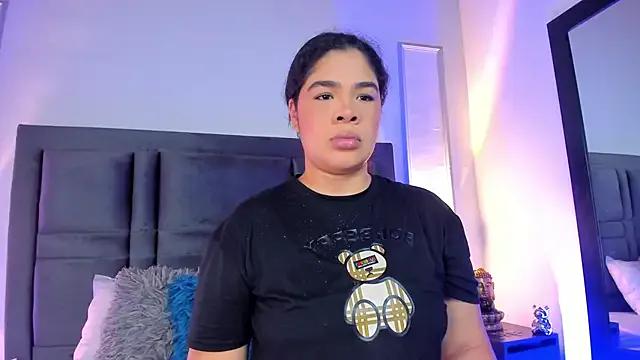 EmmaBecket2 from StripChat is Freechat