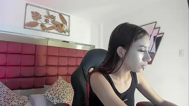 EmmaCarther from StripChat is Freechat