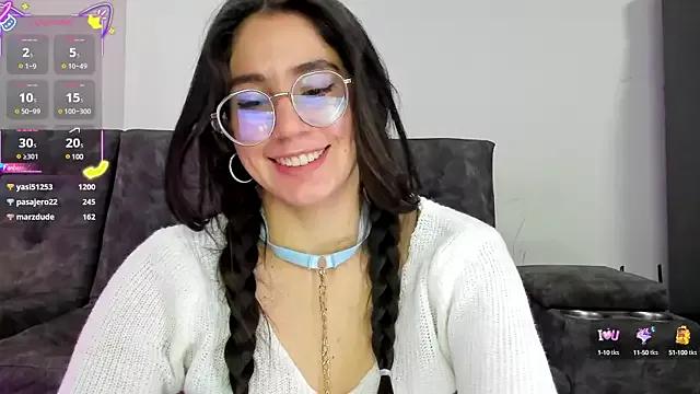 Emmadiaz1 from StripChat