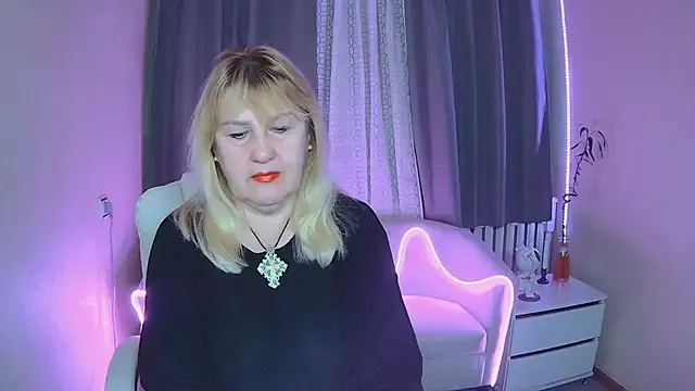 EmmaEllison from StripChat is Freechat