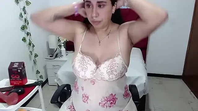 EmmaNaughty12 from StripChat is Freechat