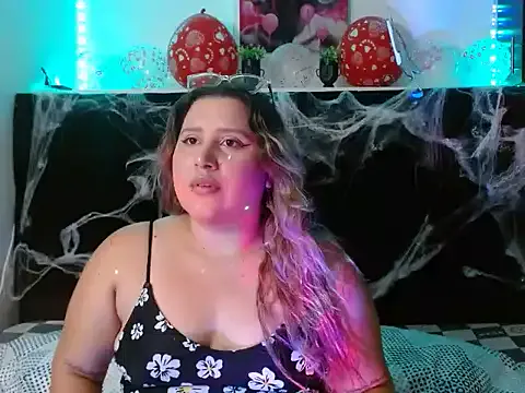 EmmaTower from StripChat is Freechat