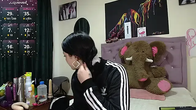 Girls: try live performances with matured performers, from dancing to quirks, in a variety of beautiful sex cams.