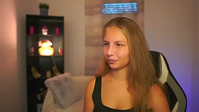 emmie_murray from StripChat is Freechat