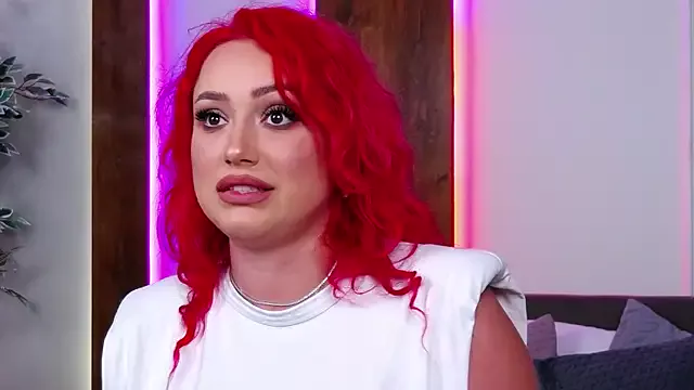 EmyHilton from StripChat