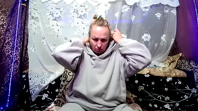 EnchantingEcho from StripChat is Freechat