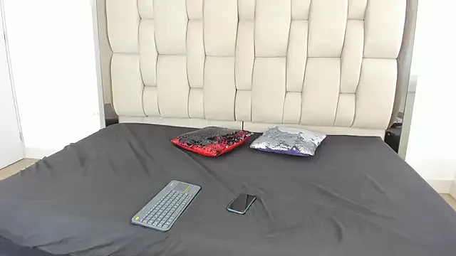 Enzo_issis from StripChat is Freechat