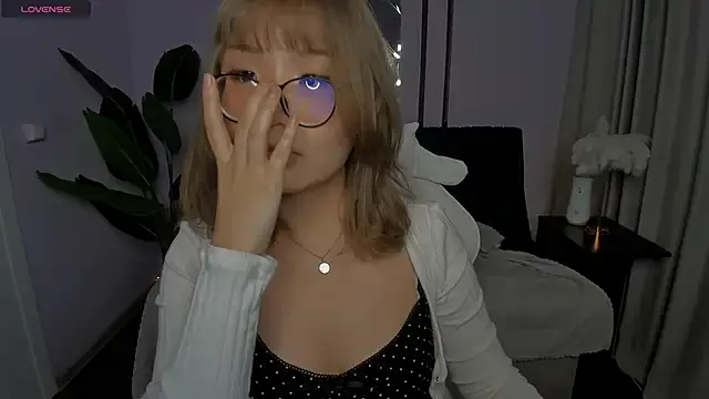 Erica_Asti from StripChat is Freechat