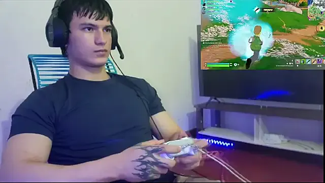 ErickWalton from StripChat is Freechat