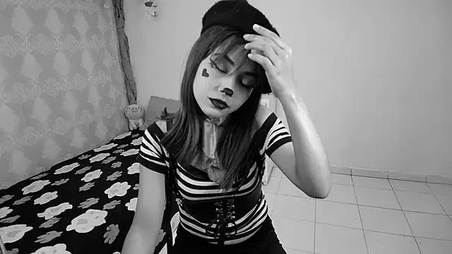 Erline_worn from StripChat is Freechat
