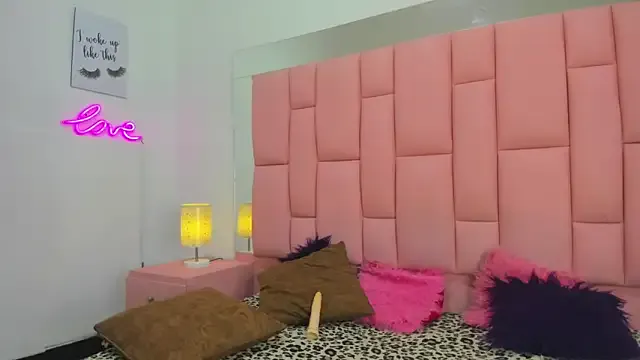 Evaa_white from StripChat is Freechat