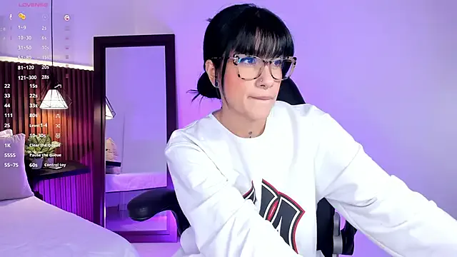 evelyn_samantha from StripChat is Freechat